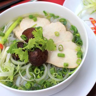 Celebra pho cu carne de pui