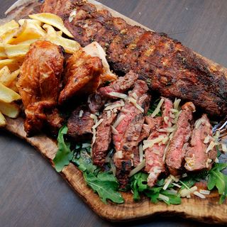 Parrillada Mixta + patate fritte (2 persone)