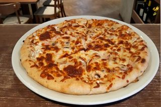 Пица Мания - с пълнен борд