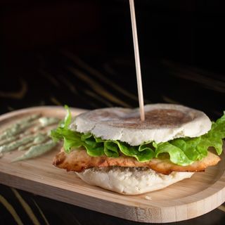 Panado de frango no bolo do caco
