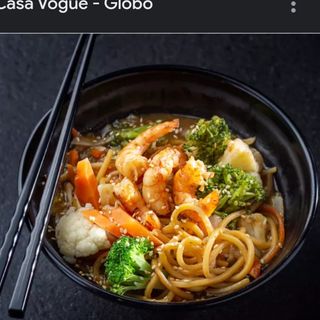 Yakisoba Frango e Camarão 