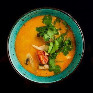 Том ям з куркою