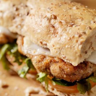 Bocadillo de escalopines de ternera asturiana al cabrales