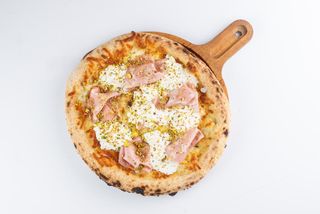 Pizza Mortadella al pesto con ricotta