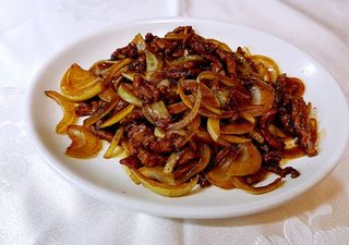 Ternera Con Cebolla