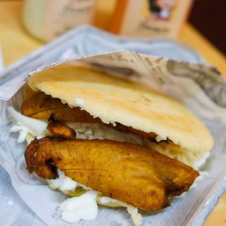 Arepa De Tajada Y Queso Blanco