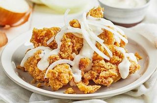 Pollo fritto con cipolla e yogurt