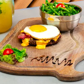 Bistec De Ternero A Caballo (250 G. A 300  G. Aprox.)