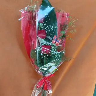 Fascio a 3 rose rosse 