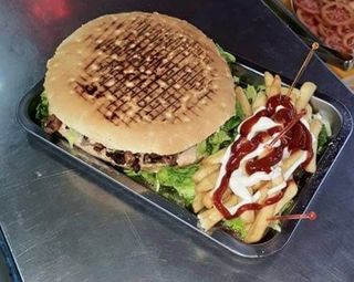 9 Panino con hamburger