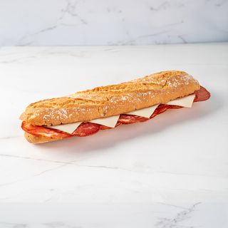 Bocadillo De Lomo Ibérico Con Queso