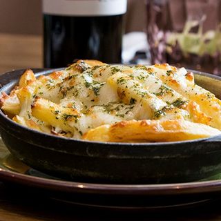 Patatas gratinadas al pesto