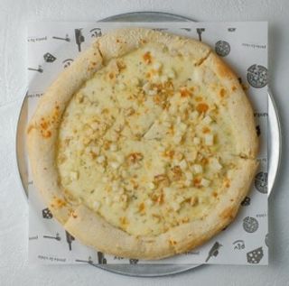 Пицца с грушей, горгонзолой и медом