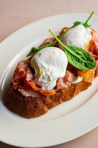 Ouă poșate cu bacon