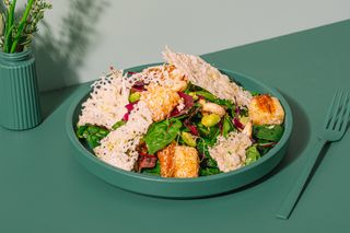 Salată keto cu provola