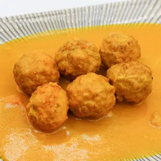 Albóndigas Con Salsa De Almendras