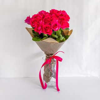 Букет с 25 цикламени рози 