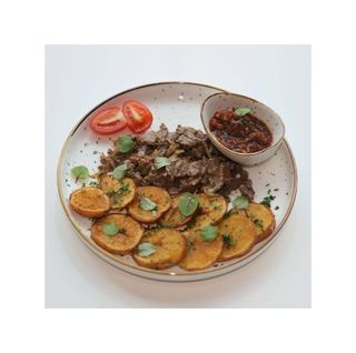 Телятина с луком и картофелем