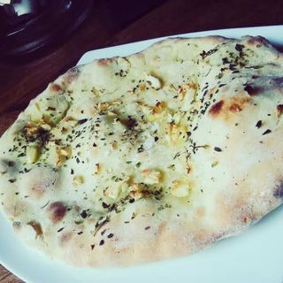 Focaccia mozzarella, ajo y orégano