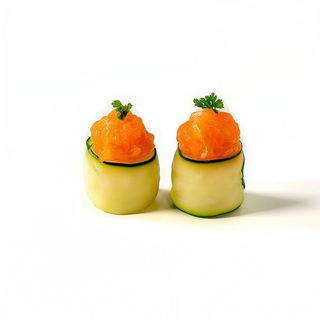 90.- Gunkan Salmón Calabacín (2 Pzs.)