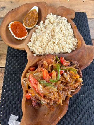 Poulet Entier Sauté Aux Trois Poivrons