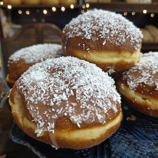 Pączek z jabłkiem i kokosem