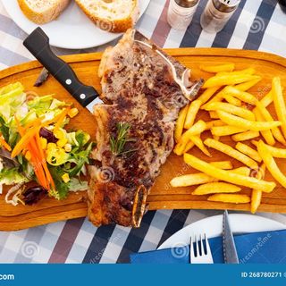 Entrecot con Ensalada Y Patatas Fritas