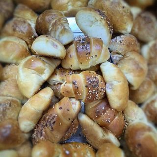 Kifla sa šunkom i  sirom 1 komad