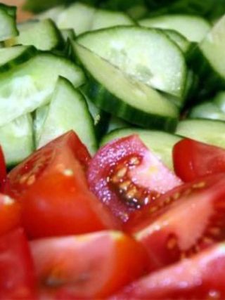 Домати и краставици 250г