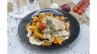 Cotlet de porc sous vide,cartofi wedges si sos de ciuperci