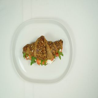 Croissant Folhado Salmão e Queijo Creme