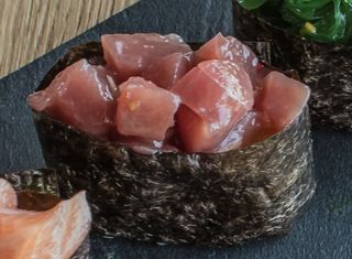 12 Gunkan Maguro (1 Pieza)