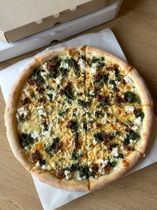 Піца зі шпинатом 40см