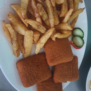 Cascaval pane cu cartofi prajiti