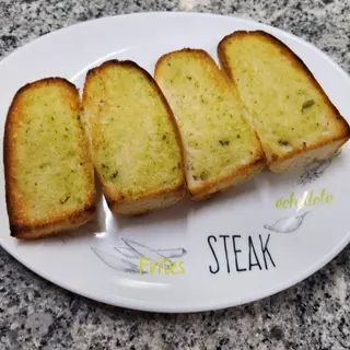 Pão de alho simples em pizza