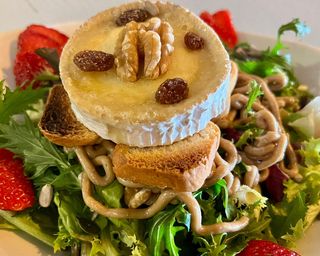 Ensalada Con Queso De Cabra