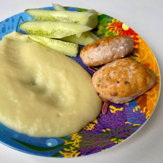 Котлетки з лосося та судака з картопляним пюре (100/75/60г)