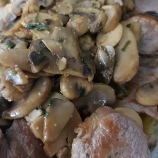 Solomillo de cerdo con champiñones y salsa de ostras250grs aprox