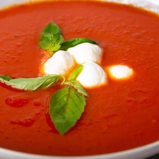 Supă de Roșii cu Mozzarella