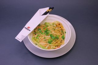 814. Nudle sa teletinom, soja sosom i prazilukom