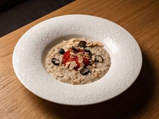 Вівсянка з ягодами на кокосовому молоці (350g)