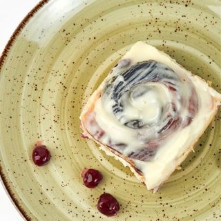 Сінабон з вишнею (150г)