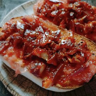 Pan Al Grill Con Tomate Y Chorizo Ibérico Bellota