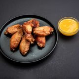 Курячі крильця в медово-гірчичному соусі (330г)