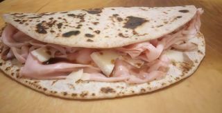 Piadina - Prosciutto cotto, edamer e crema funghi