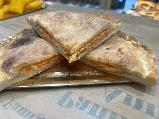 Calzone - mozzarella e pomodoro