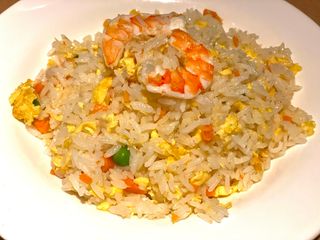 Arroz frito con gambas