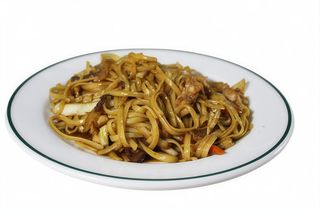 tallarines fritos con tres delicias