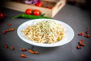 Creamy garlic parmesan shrimp spaghette