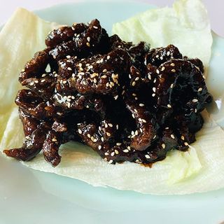 Tiras de solomillo de ternera caramelizado a la naranja con miel